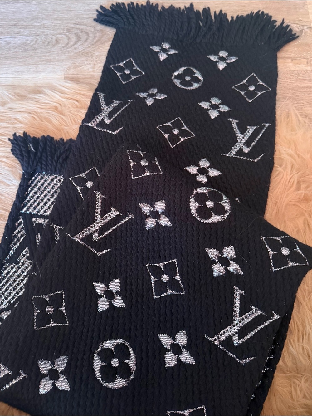 NWOT Louis Vuitton Black and Silver Logo reversible scarf. - Picture 4 of 6